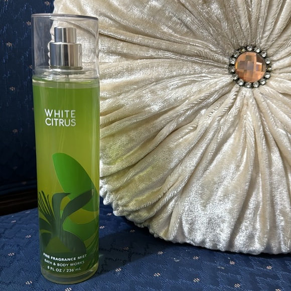 BATH & BODY WORKS SET. . . WHITE CITRUS SCENT - Picture 3 of 6
